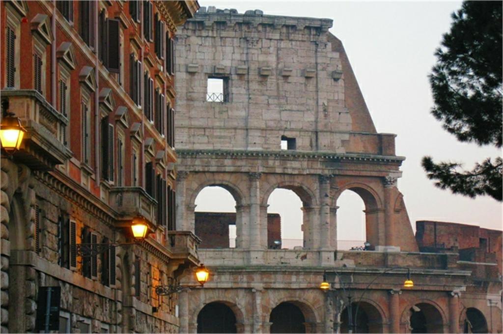 Colosseum Street Rome Room photo